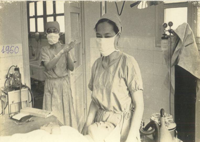 Phòng mổ năm 1960
